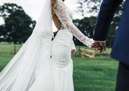 穿着婚纱的新娘图片