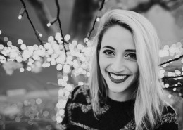 面带微笑的女孩图片