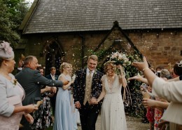 神圣的婚礼图片