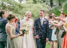 甜蜜的新郎新娘图片