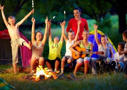 快乐儿童野营的图片