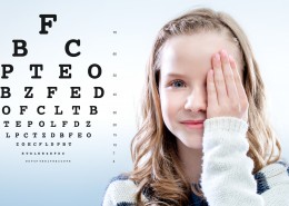 检查近视的孩子图片