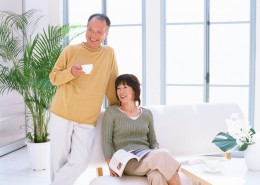 老年恩爱夫妻休闲图片