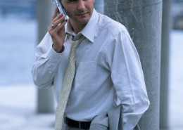 打电话的商业男性图片