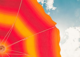 色彩鲜艳的雨伞图片