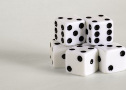 小巧的骰子图片