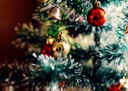 圣诞树上的小饰品图片