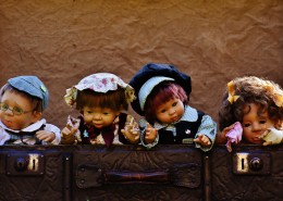 小孩子的玩偶图片