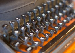 古董打字机图片