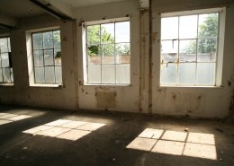 废弃的房子图片