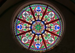 教堂玻璃彩色花窗图片