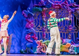 观赏性极强的杂技表演图片