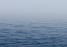 平静的海面图片