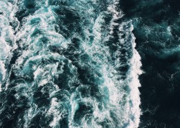 波涛汹涌的海浪图片