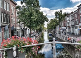 小镇里的运河图片