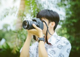 正在摄影的男士图片