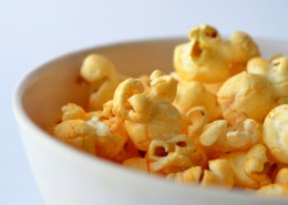 香甜的奶油爆米花图片