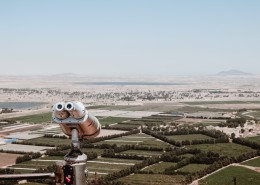 观景平台上的望远镜图片