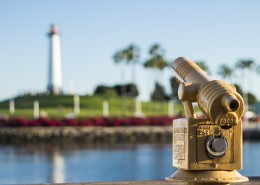 观景台上的望远镜图片