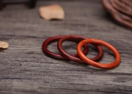 做工精致的木质手镯图片