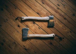 厚重的斧头图片