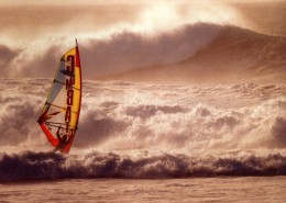 海上冲浪运动图片