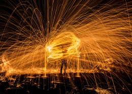 炫酷的打树花高清图片