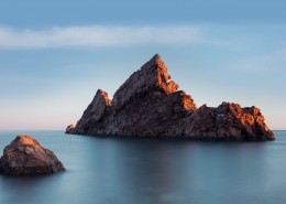 海边礁石风景图片