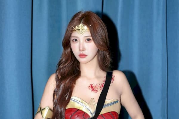 秀人网美女模特金允希Yuki神奇女侠cosplay不输盖尔加朵